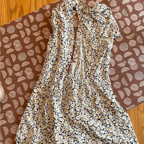 FOREVER 21 Open Back Daisy Dress - Picture 3 of 3